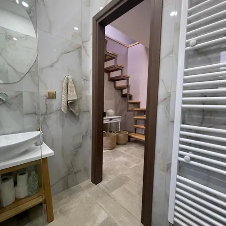Estia Alternative Apartment Drama